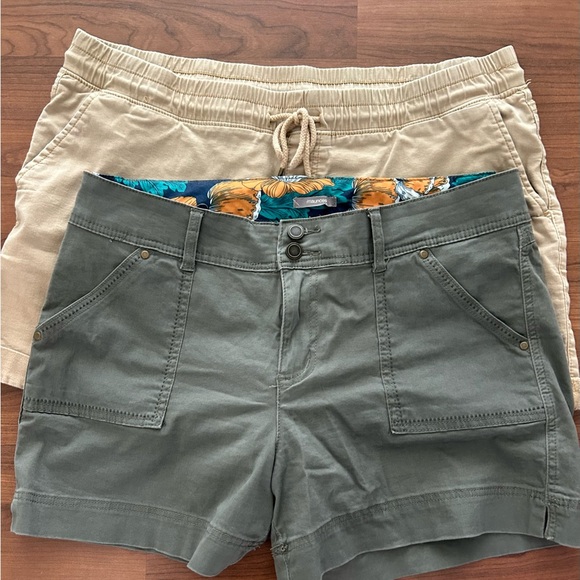 Maurice’s Time & True Women's Green and Tan Shorts - Picture 1 of 6
